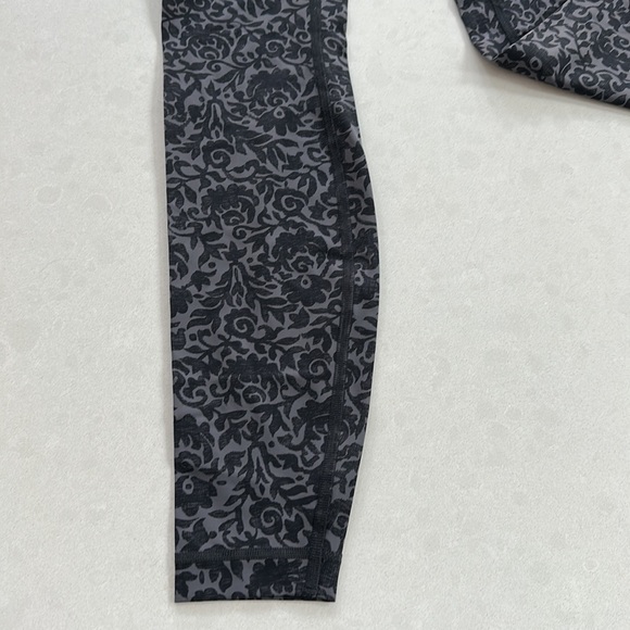 Lululemon high rise legging - Picture 3 of 5
